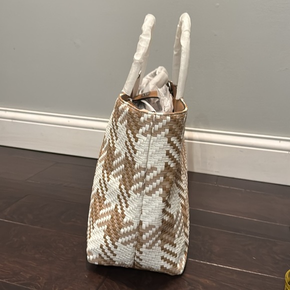 Calvin Klein Brown and White Woven Tote Bag NWT - Picture 15 of 16
